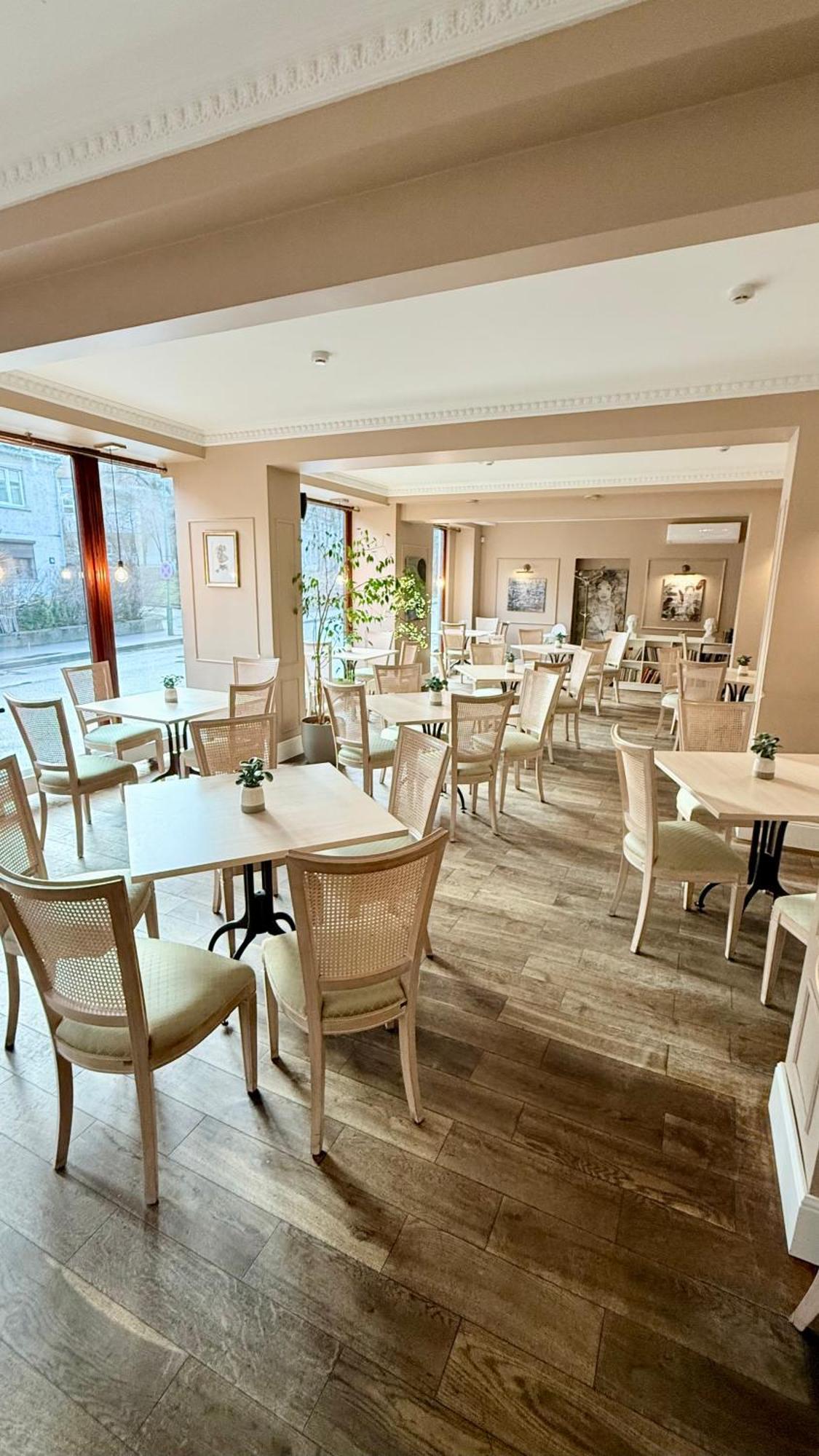 Art Bohema, 3*